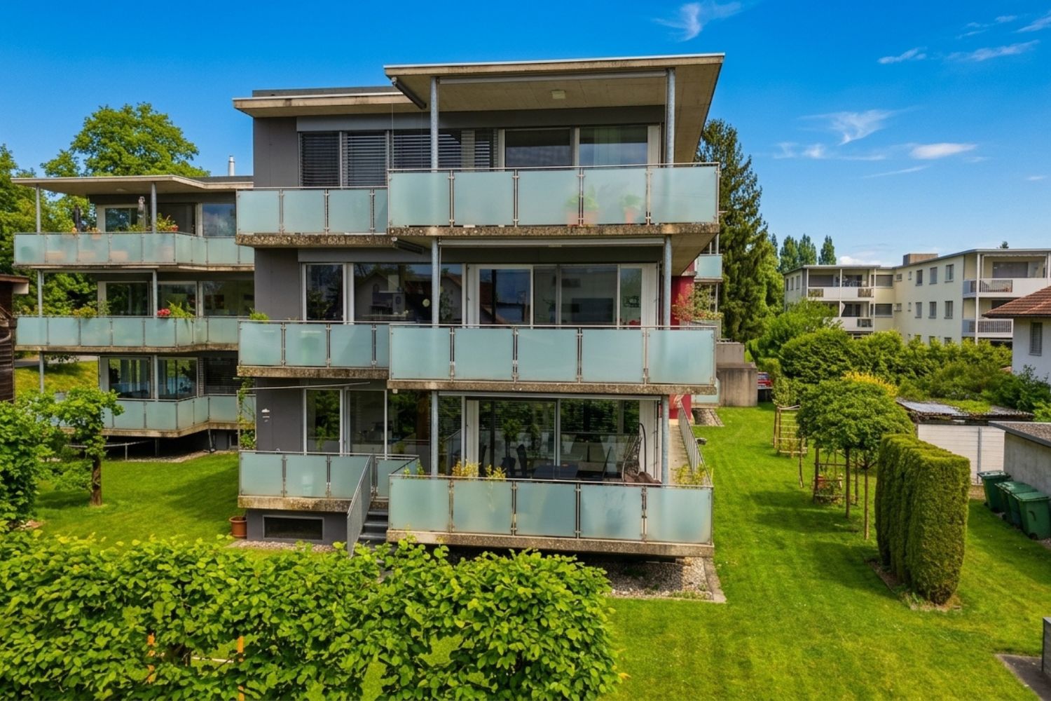 Neuwertige Wohnung mit offenem Wohnkonzept, sonniger Terrasse und direktem Gartenzugang an ruhiger Lage - Bild 9