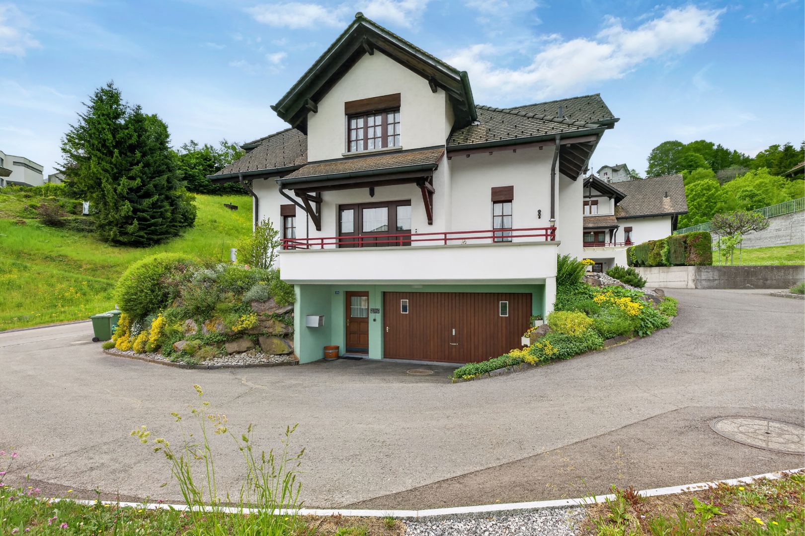 Charmantes Landhaus mit Aussenpool und Autohalle für 4 Personenwagen - Hauptbild