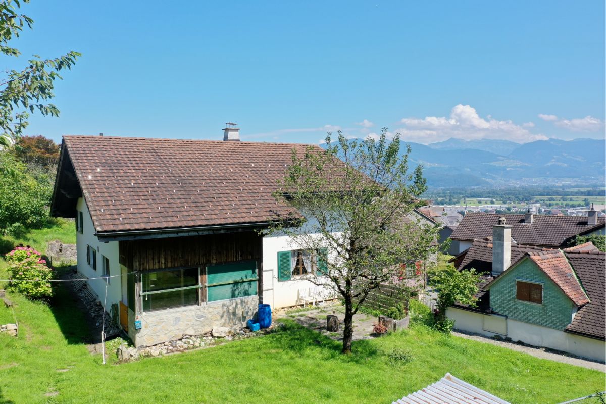 Freistehendes Einfamilienhaus mit viel Umschwung und herrlicherAussicht - Bild 11