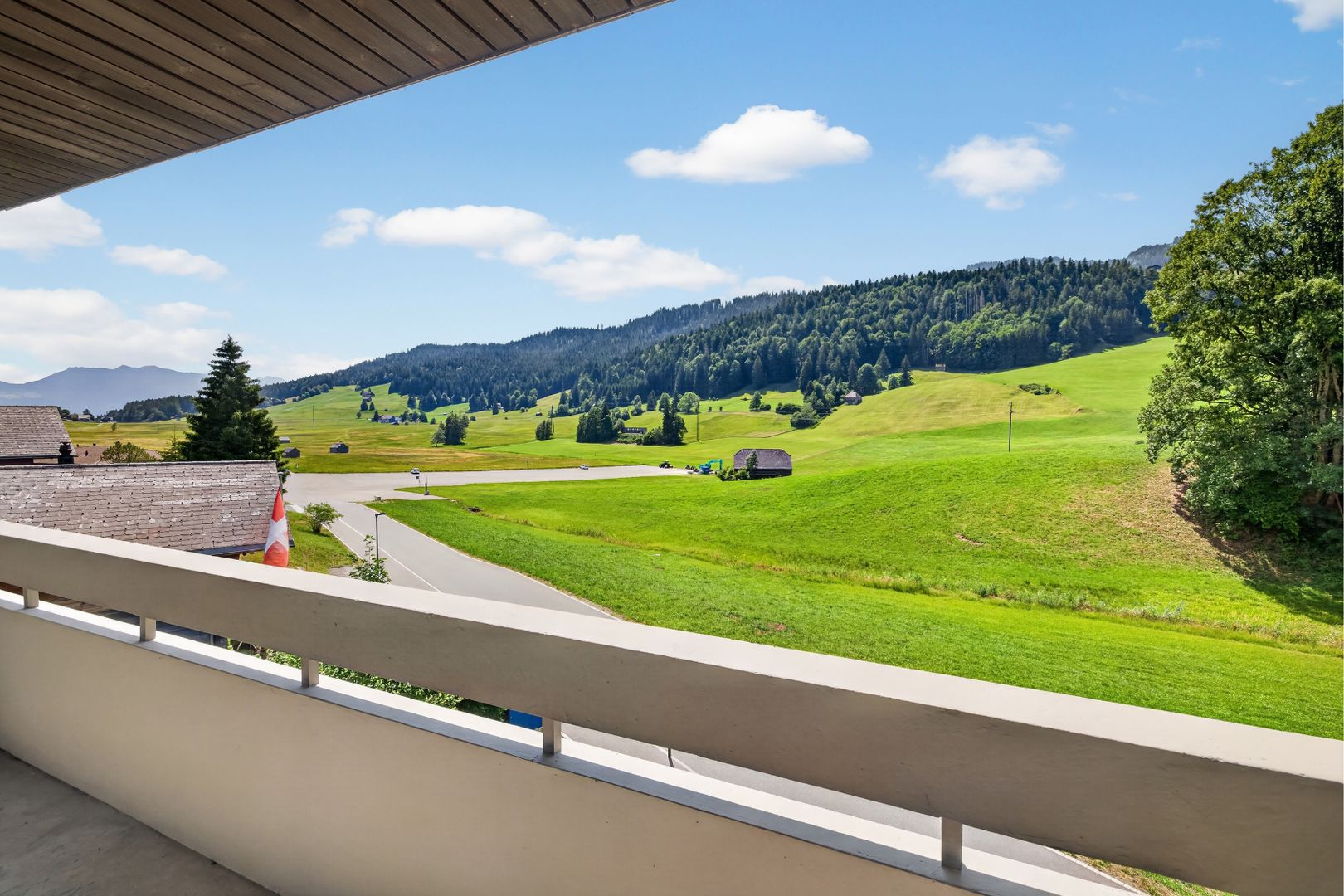 Sonniges 2.5-Zimmer-Feriendomizil mit Bergsicht, Loipe und Skilift vor der Tür - Bild 4