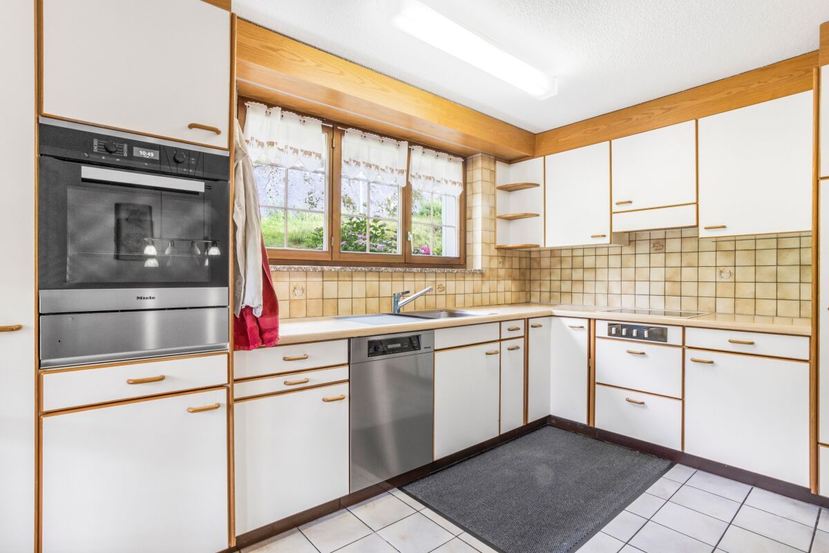 Freistehendes Einfamilienhaus mit viel Umschwung und herrlicherAussicht - Bild 4