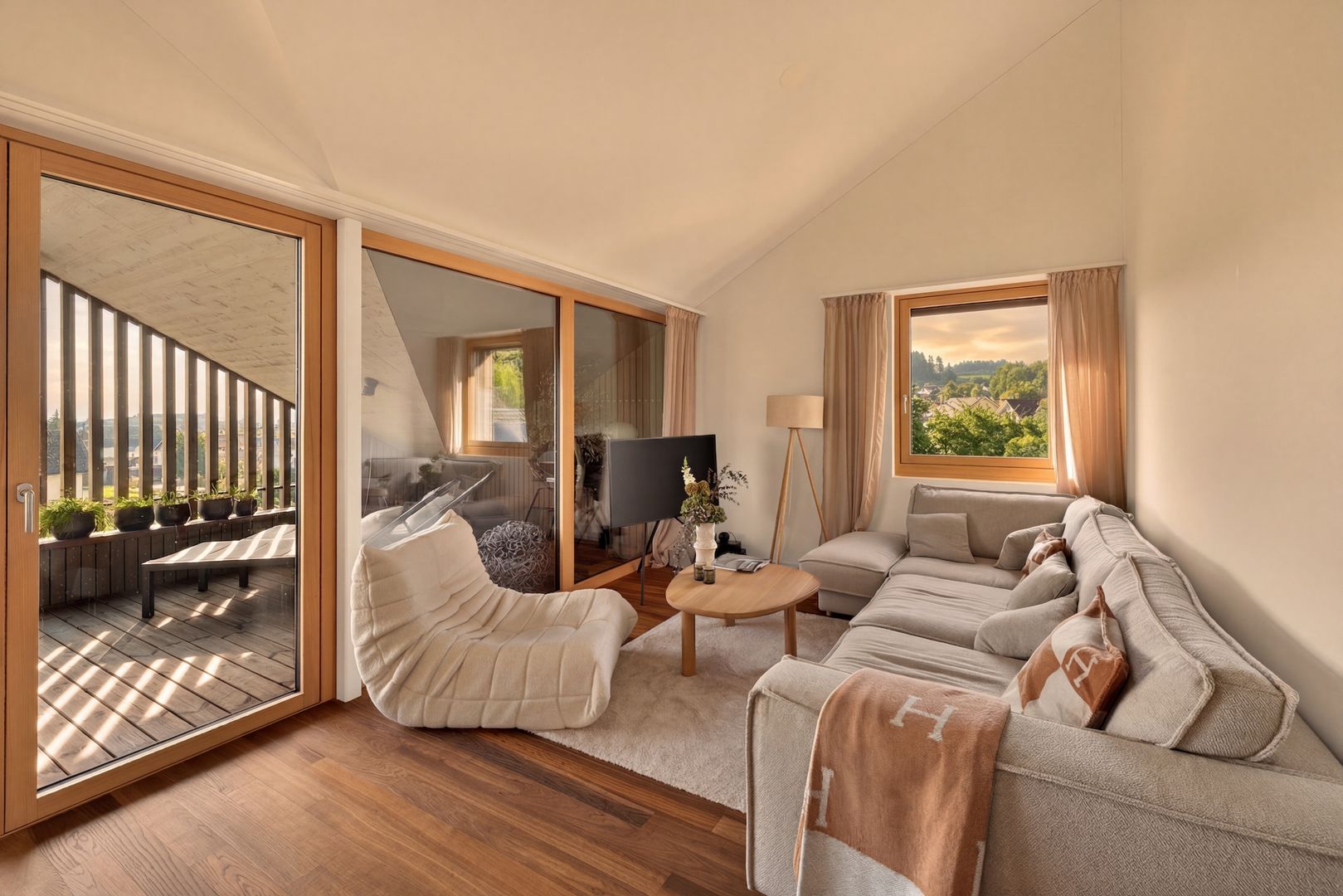 Moderne Dachwohnung mit Weitsicht und charaktervoller Holzarchitektur - Bild 5