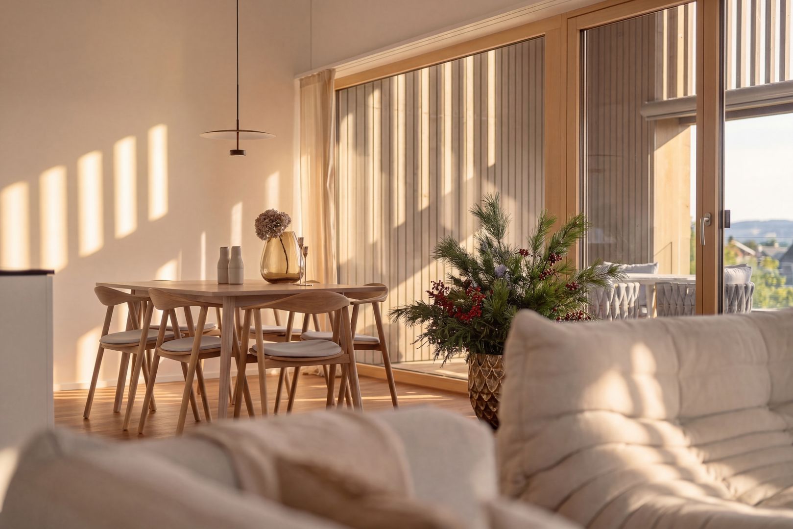 Moderne Dachwohnung mit Weitsicht und charaktervoller Holzarchitektur - Bild 4