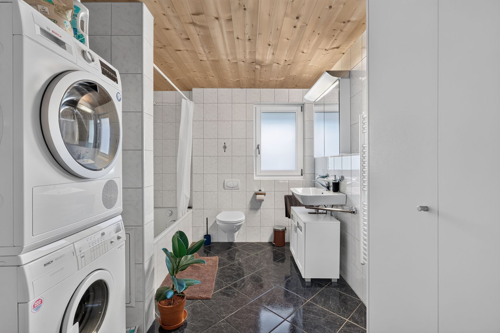 Zweifamilienhaus mit zwei Maisonettewohnungen im Dorfkern von Balgach - Bild 11