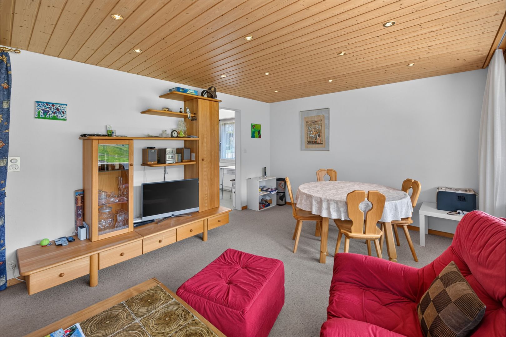 Sonniges 2.5-Zimmer-Feriendomizil mit Bergsicht, Loipe und Skilift vor der Tür - Bild 2