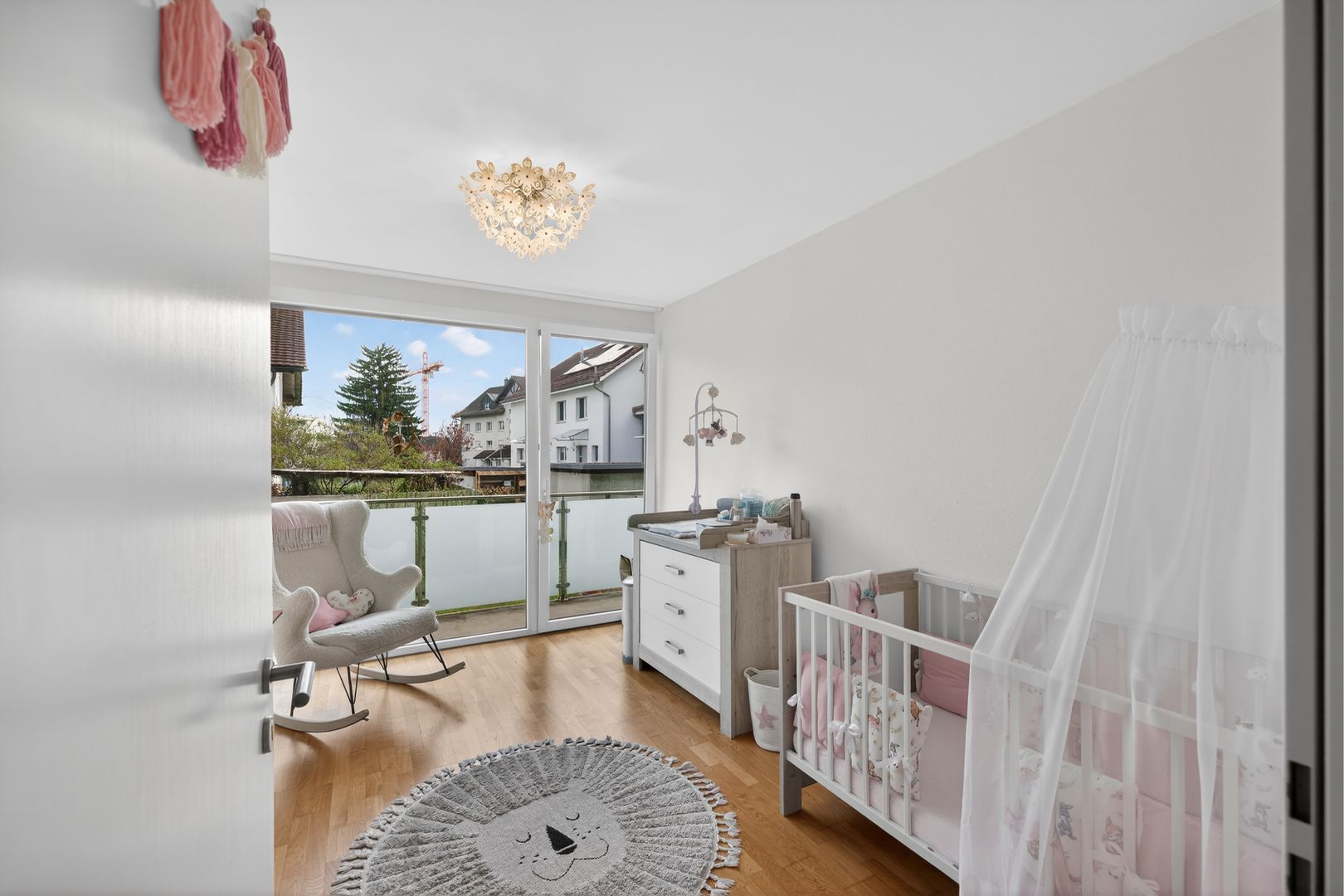 Neuwertige Wohnung mit offenem Wohnkonzept, sonniger Terrasse und direktem Gartenzugang an ruhiger Lage - Bild 5