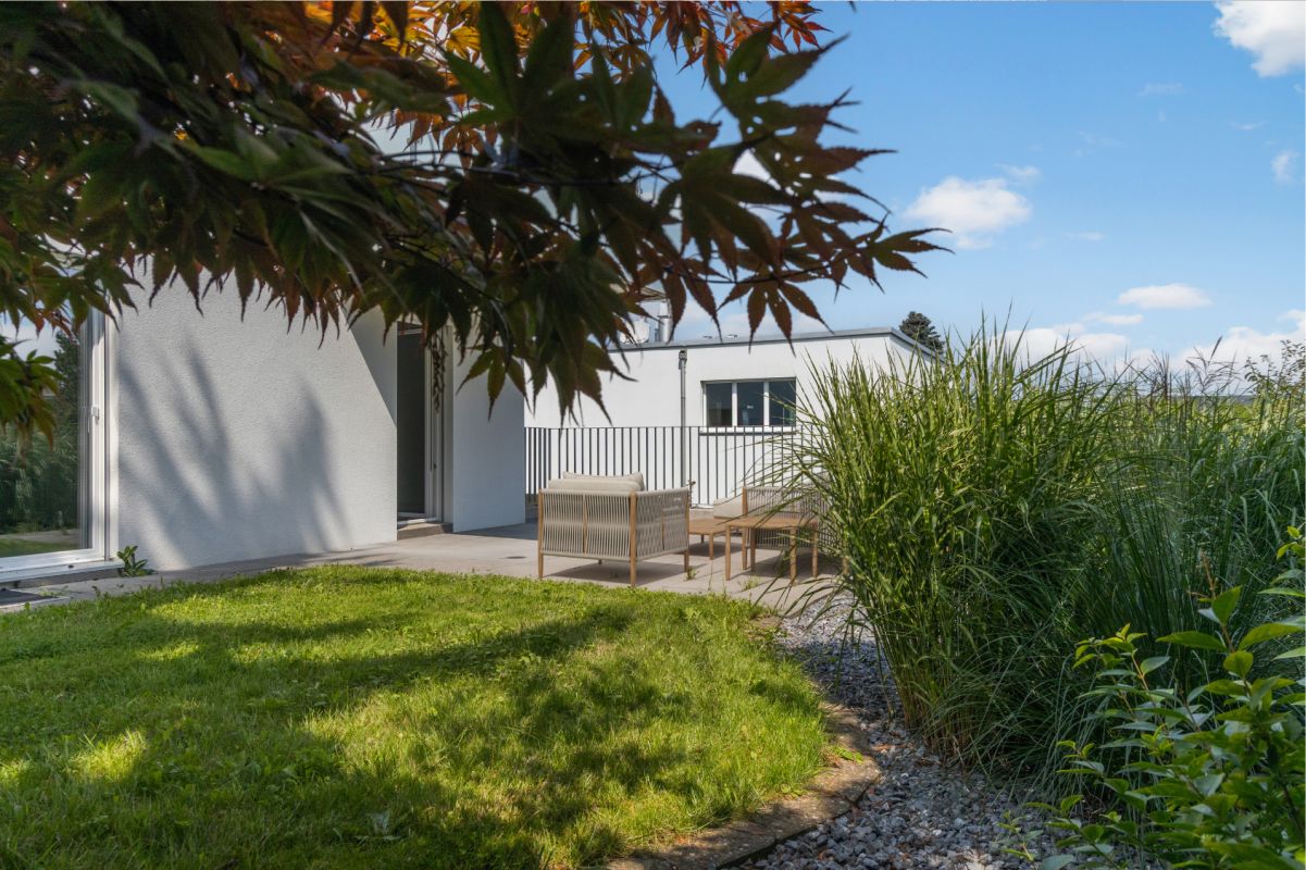 Modernes Wohnen mit Bodenseeblick und schönem Garten - Bild 9