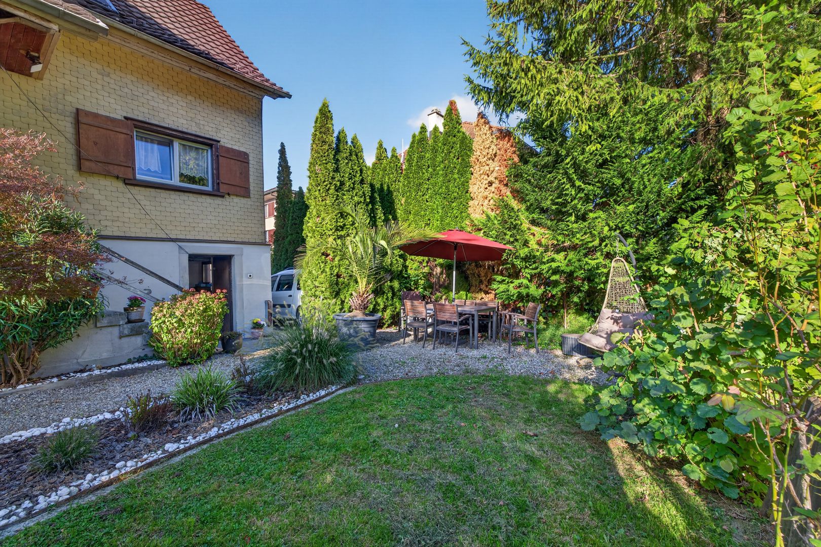 Einfamilienhaus mit Einliegerwohnung und Blick ins Grüne - Bild 2