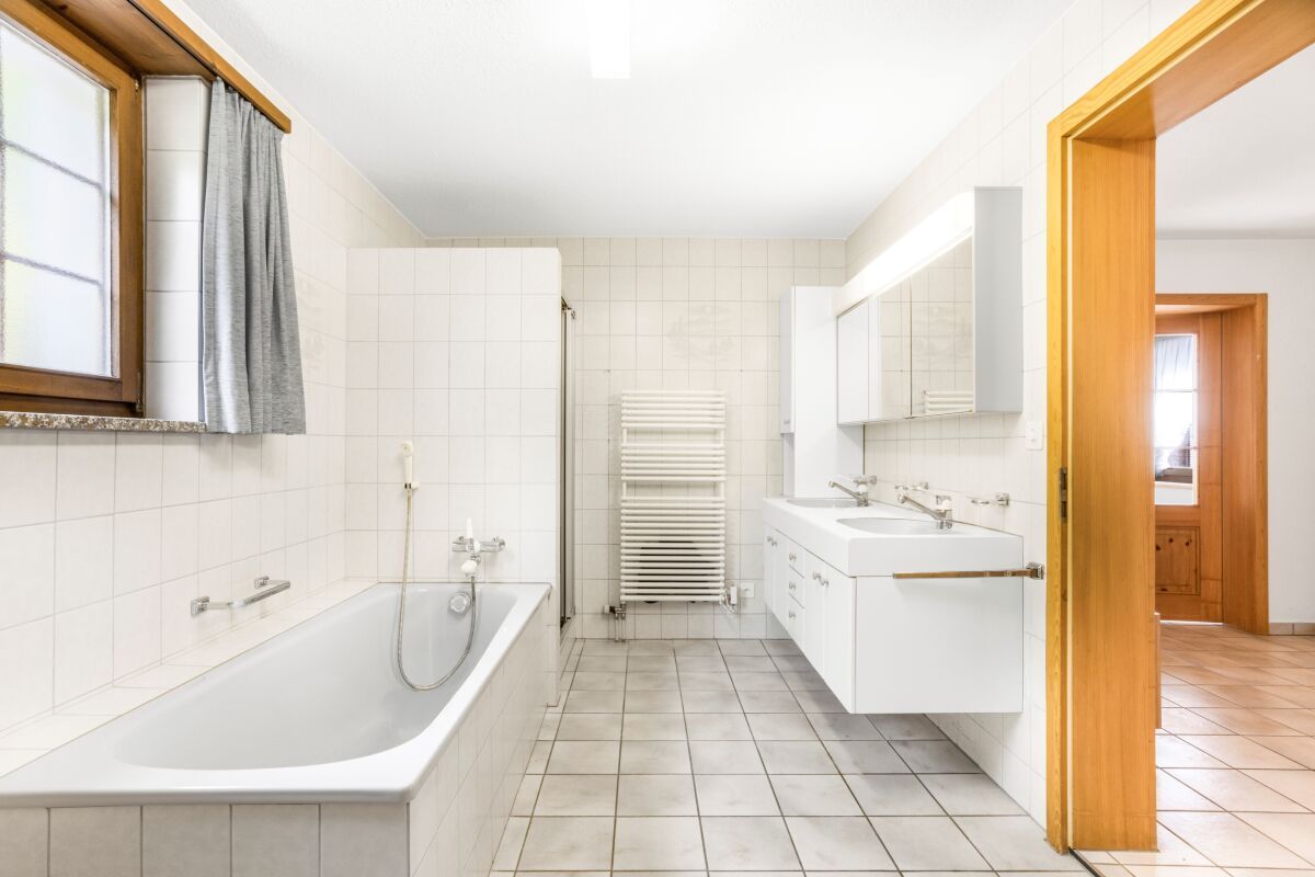 Freistehendes Einfamilienhaus mit viel Umschwung und herrlicherAussicht - Bild 7