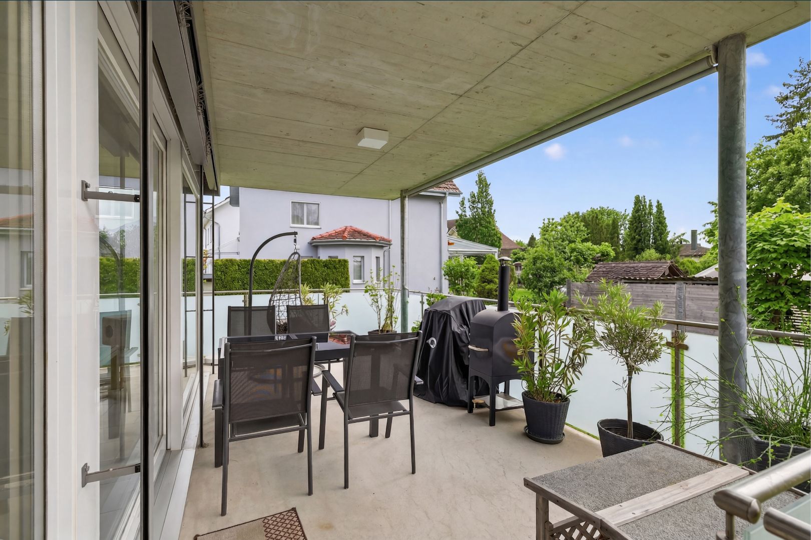 Neuwertige Wohnung mit offenem Wohnkonzept, sonniger Terrasse und direktem Gartenzugang an ruhiger Lage - Bild 8