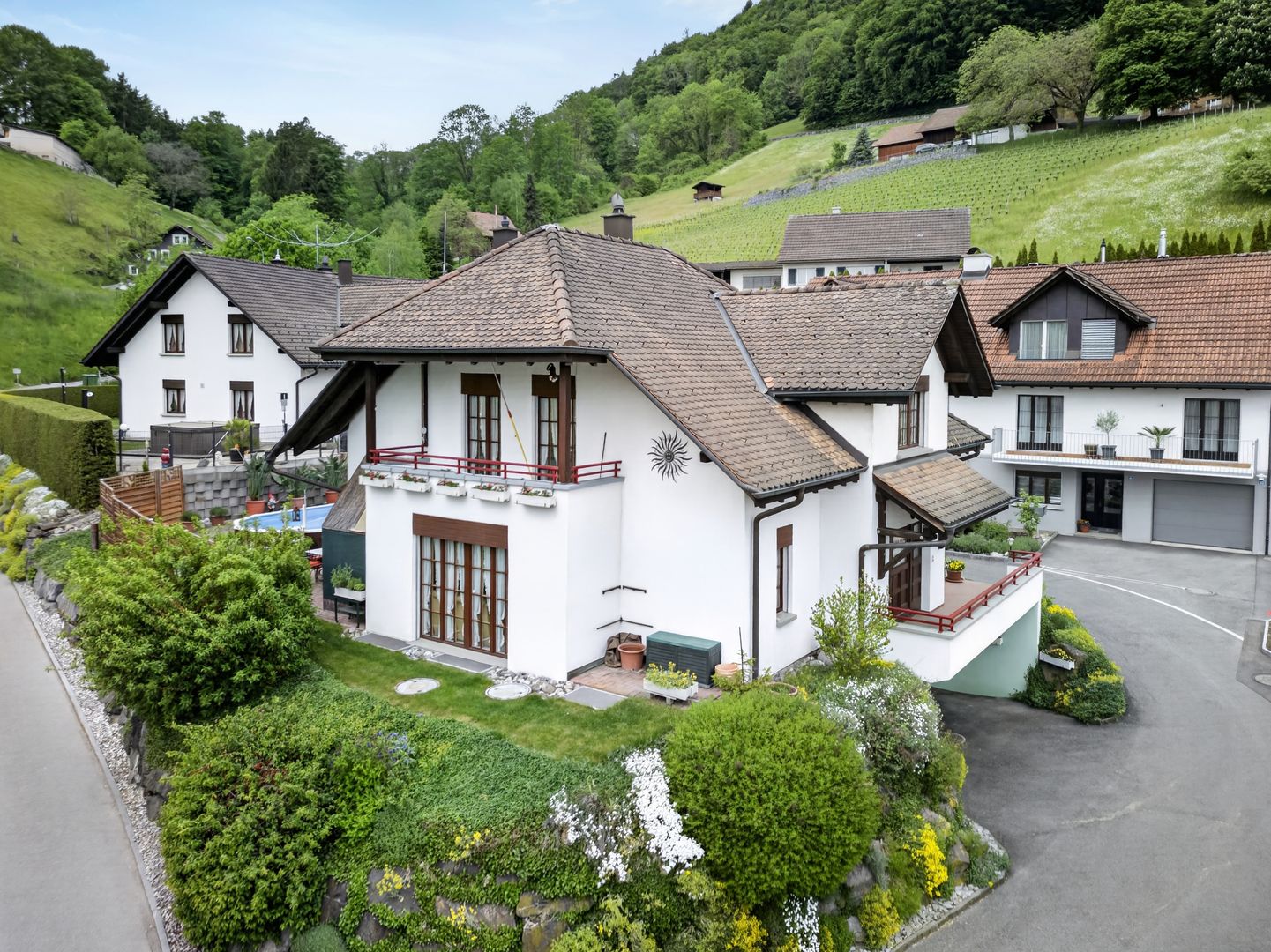 Charmantes Landhaus mit Aussenpool und Autohalle für 4 Personenwagen - Bild 9