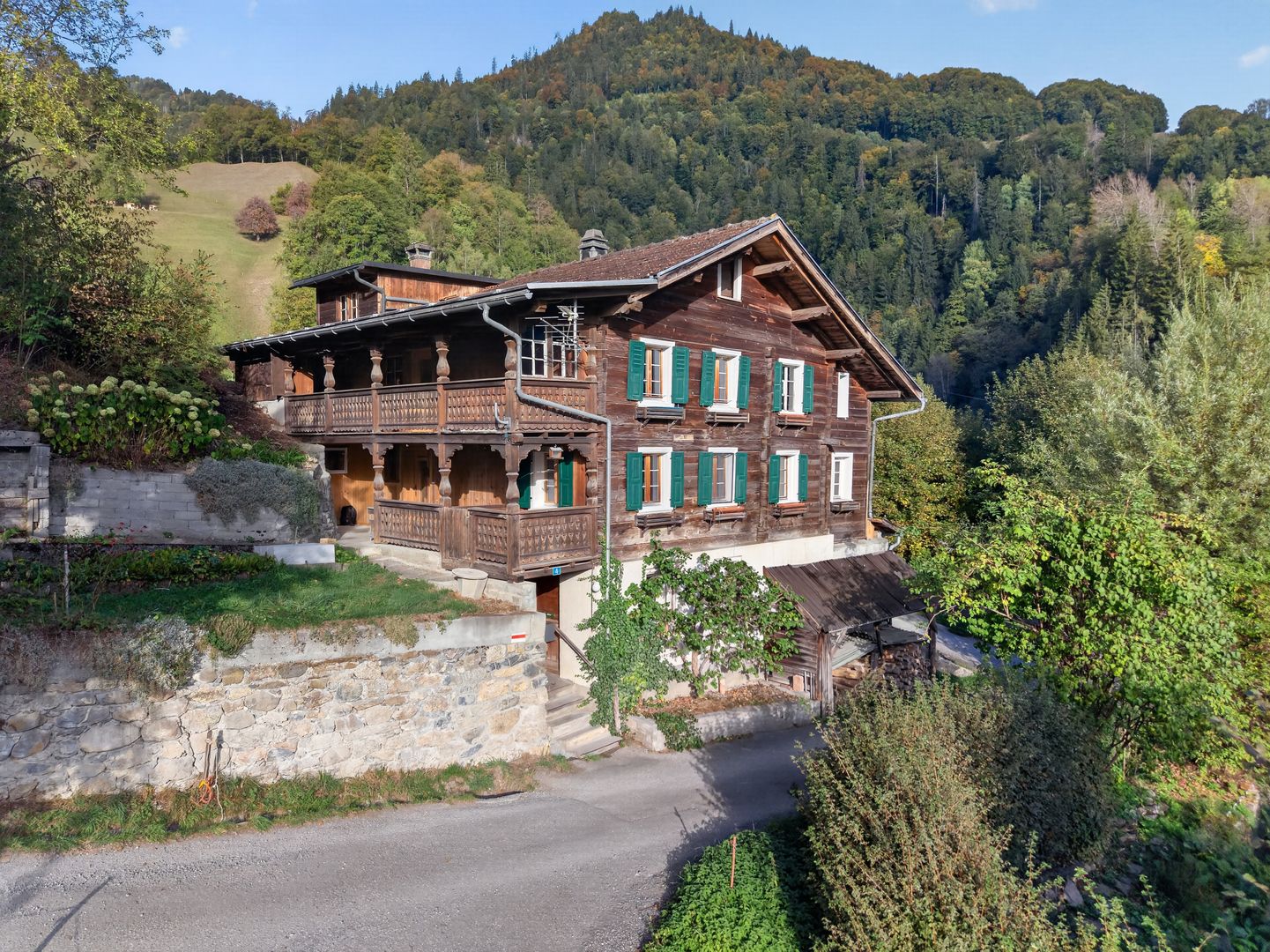 Charmantes Strickbau-Einfamilienhaus mit Wintergarten im Prättigau - Hauptbild