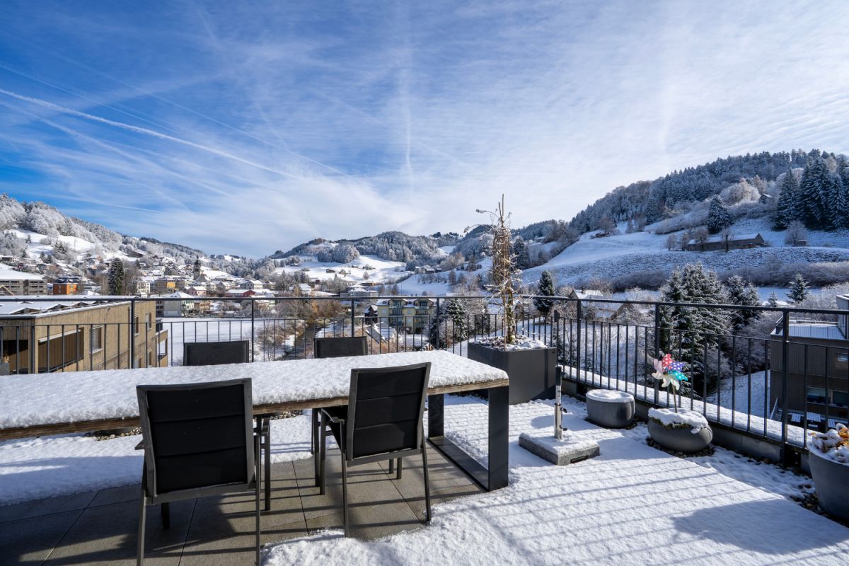 Exklusive Attikawohnung im modernen Holzbau und schöner Panoramasicht - Bild 10