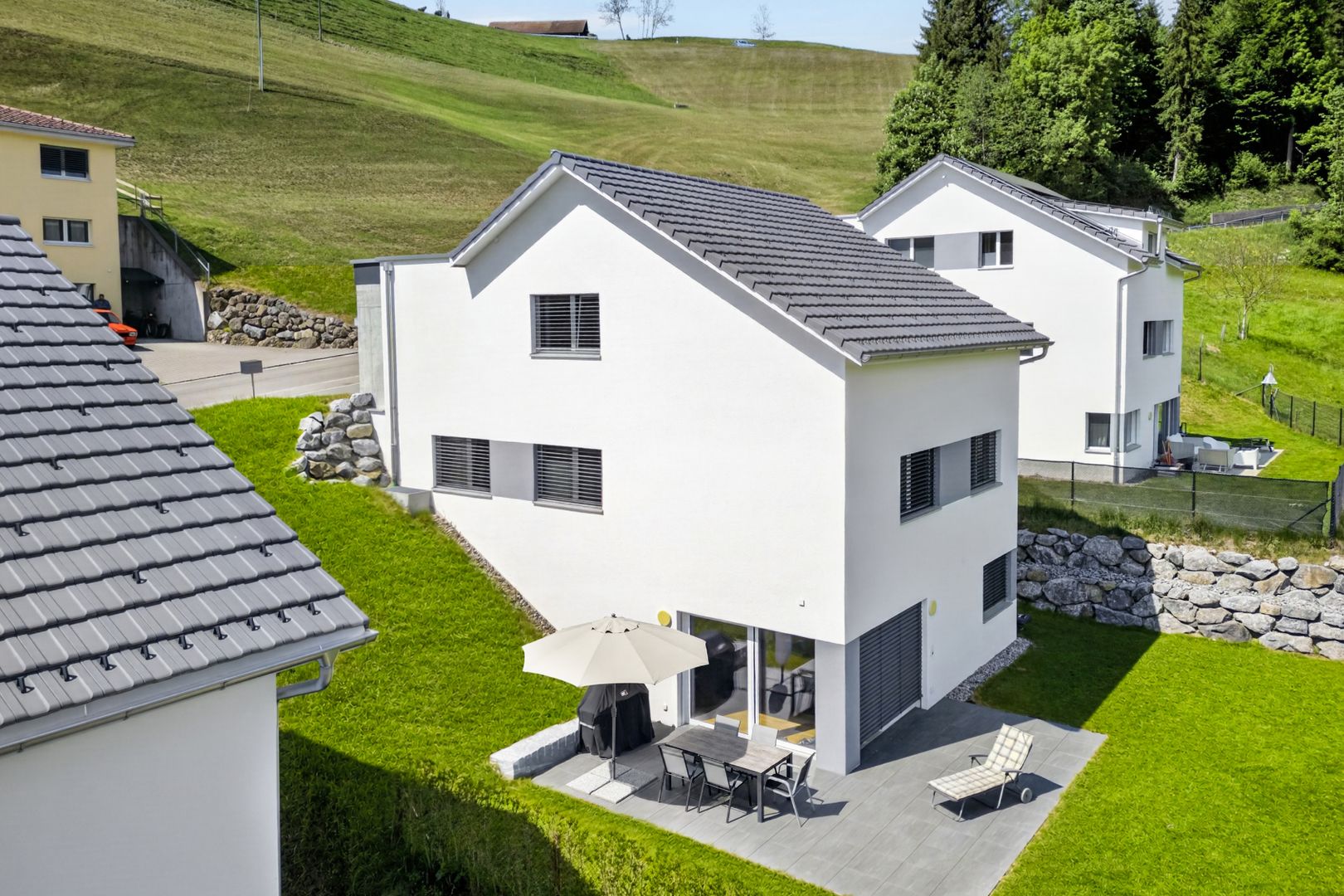 Sonniges Einfamilienhaus mit moderner Architektur und hochwertigem Ausbau - Hauptbild