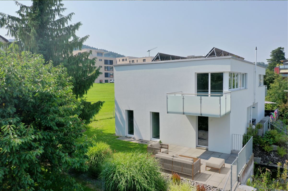 Modernes Wohnen mit Bodenseeblick und schönem Garten - Bild 10