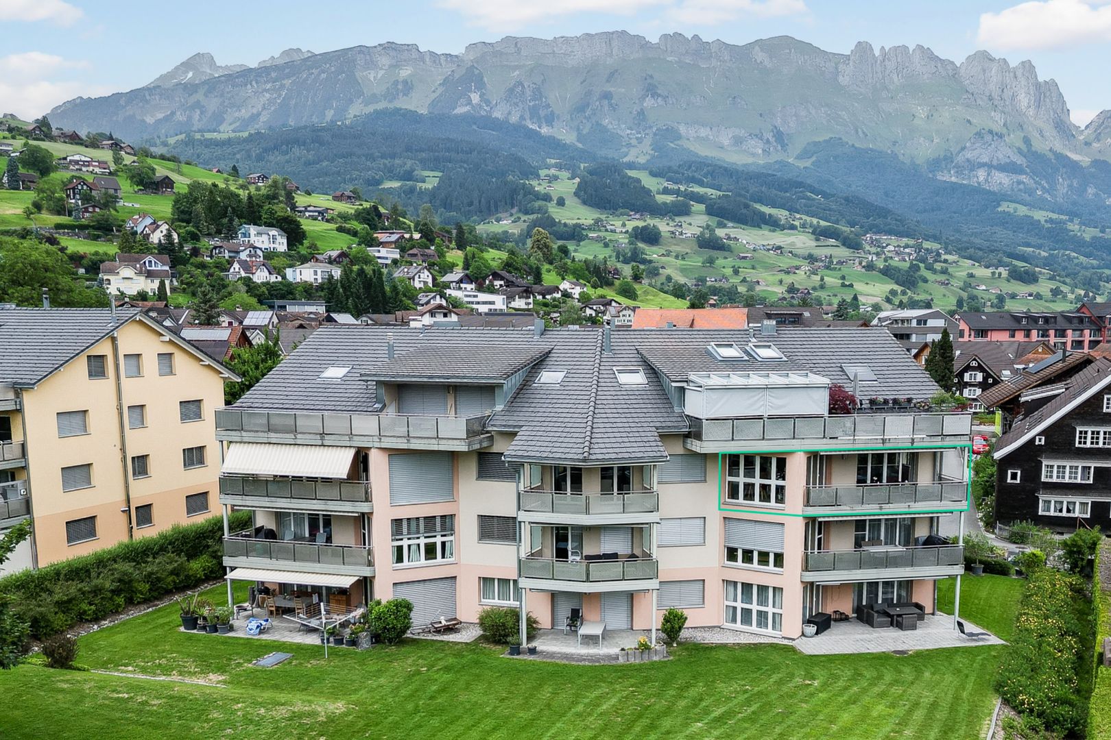 Ruhig wohnen, zentral leben – sonniger Balkon mit schönem Weitblick - Hauptbild