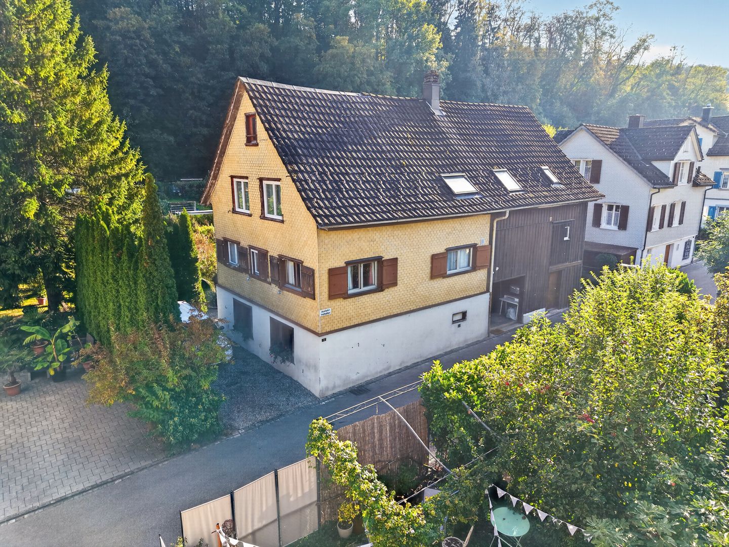Einfamilienhaus mit Einliegerwohnung und Blick ins Grüne - Bild 8
