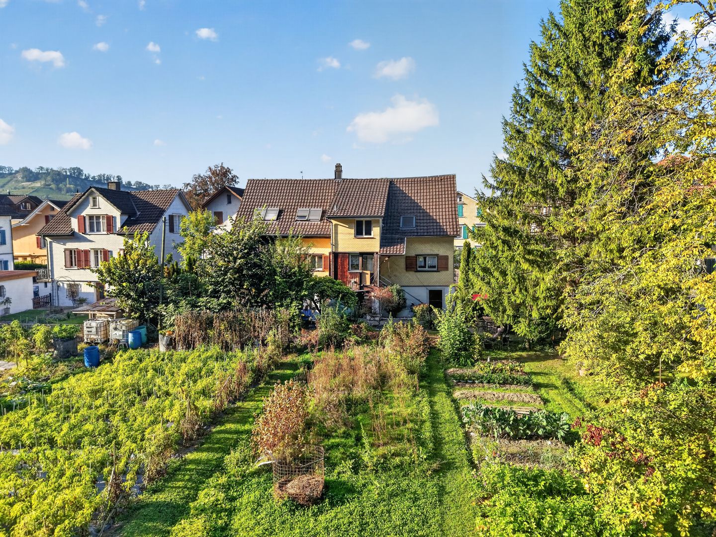 Einfamilienhaus mit Einliegerwohnung und Blick ins Grüne - Bild 9