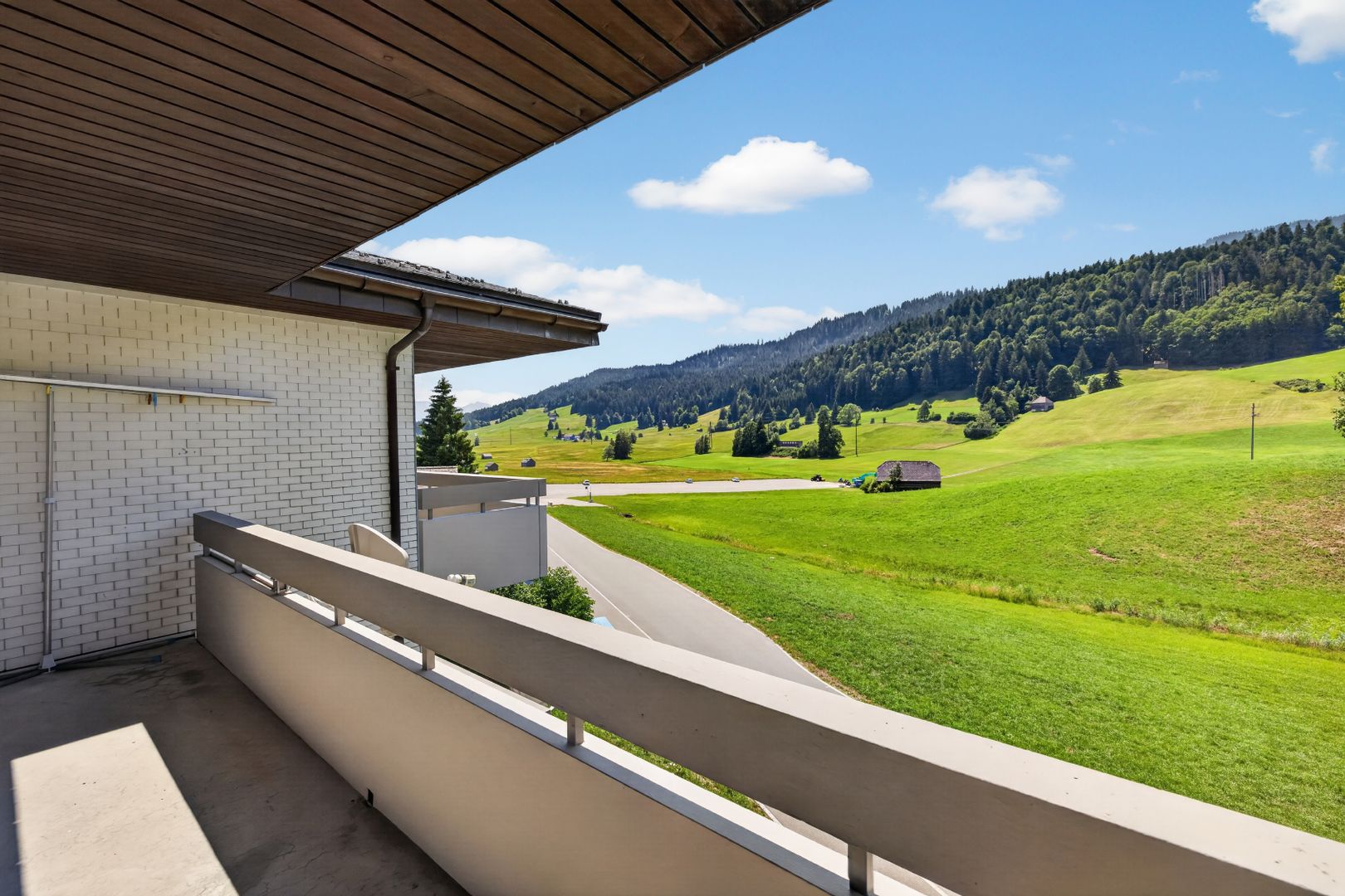 Sonniges 3.5-Zimmer-Feriendomizil mit Bergsicht, Loipe und Skilift vor der Tür - Bild 4