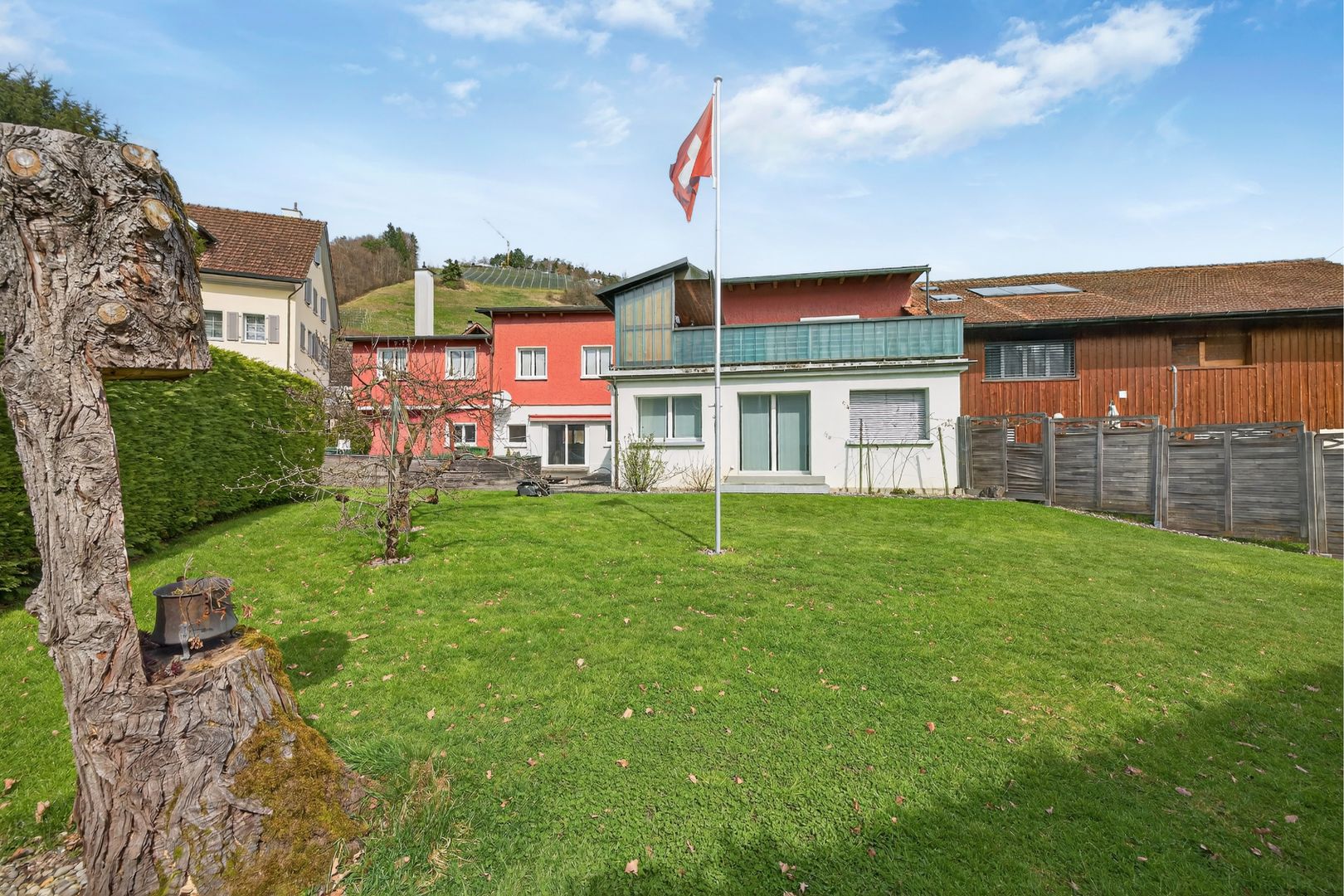 Ein Zuhause mit Herz und Perspektive: flexible Nutzung, Ausbaupotenzial und grosser Garten - Hauptbild